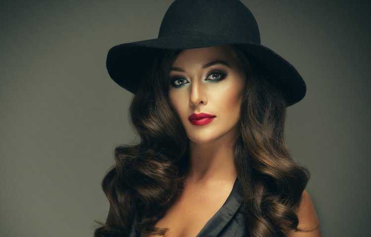 Девушка в шляпке