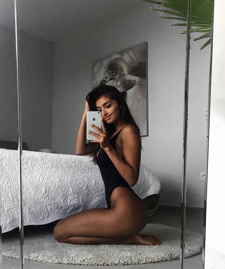 Бёдра девушек