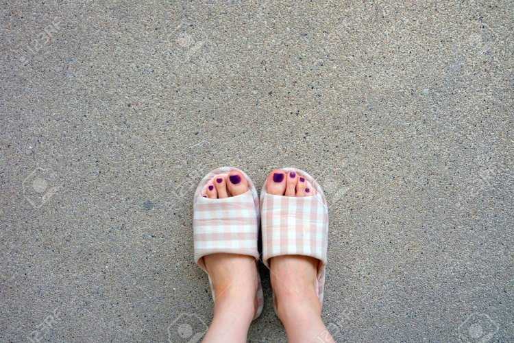 Ножки в тапочках