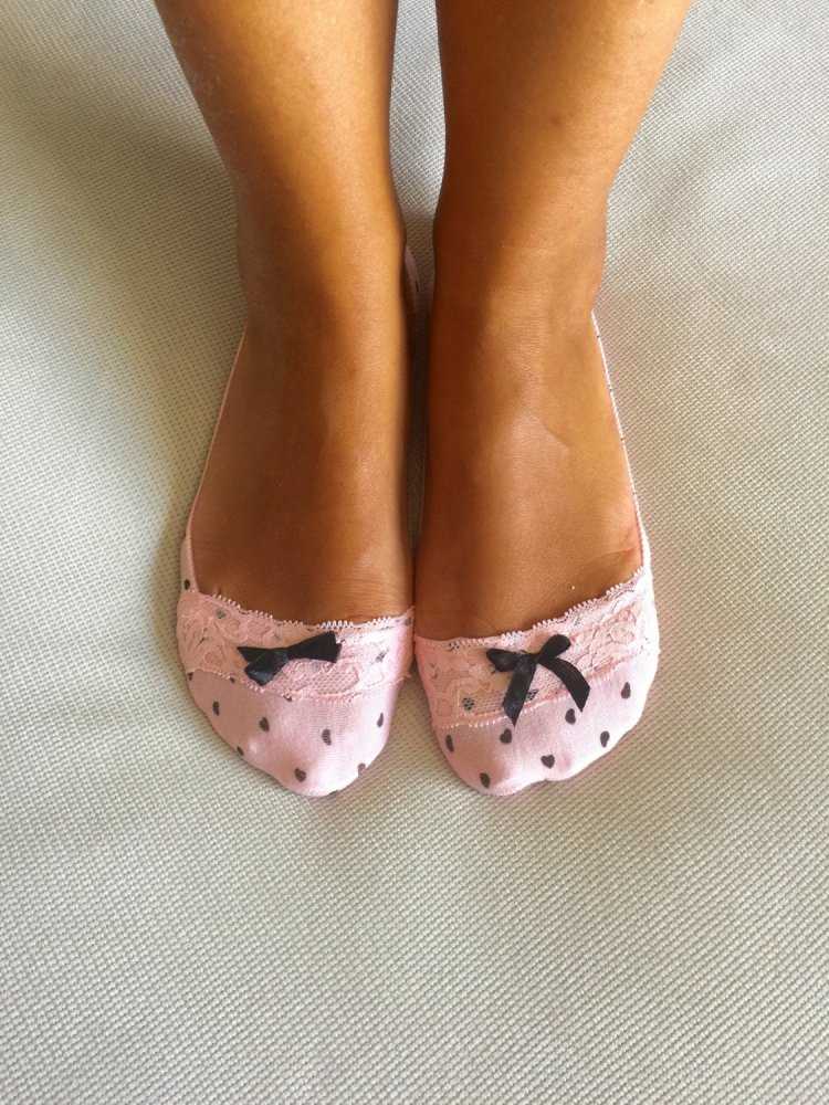 В колготках и тапочках