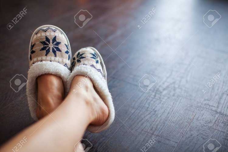 Тапочки женские на ноге