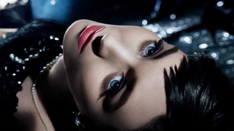 Женское лицо брюнетки71