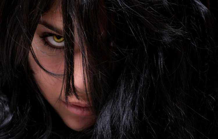Злой взгляд девушки