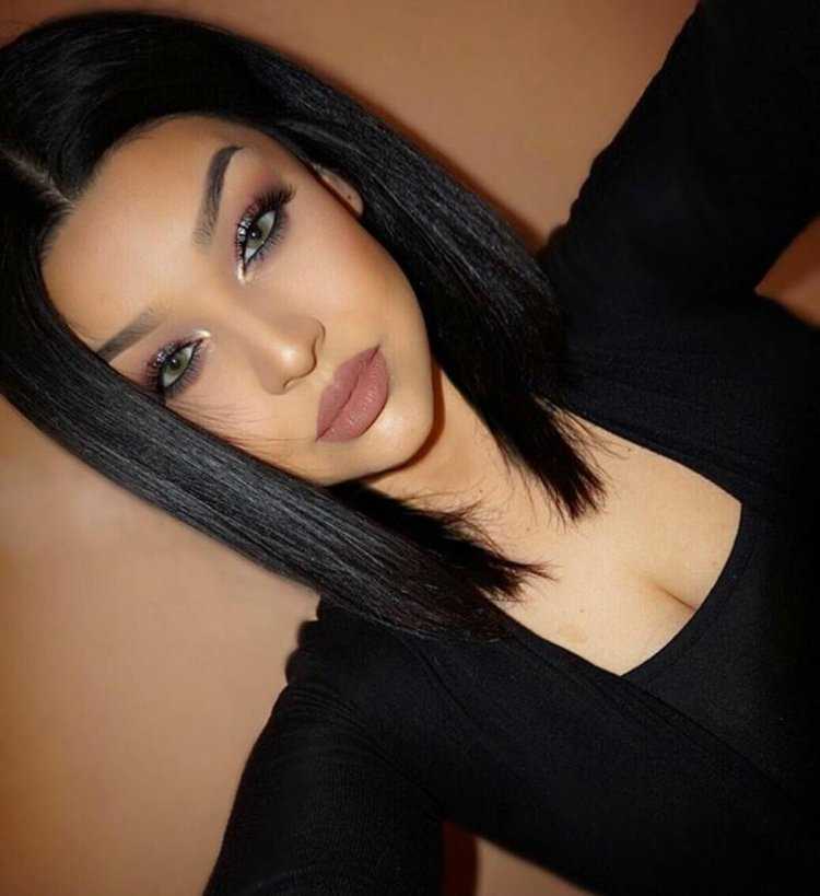 Восточная внешность девушки