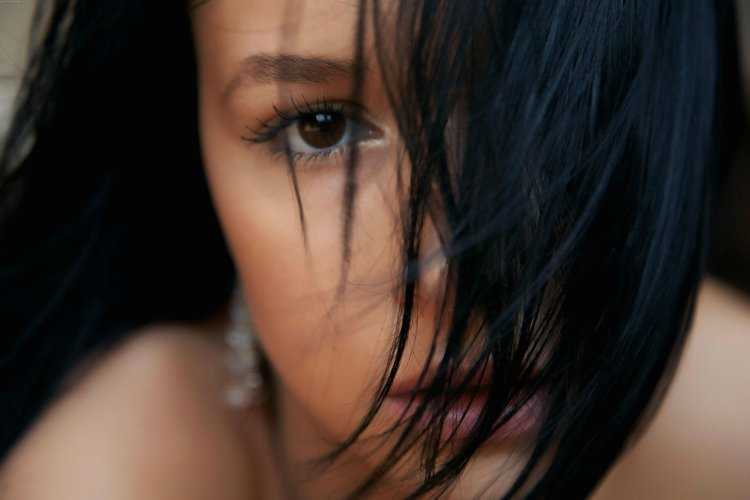 Жгучие глаза брюнетки10