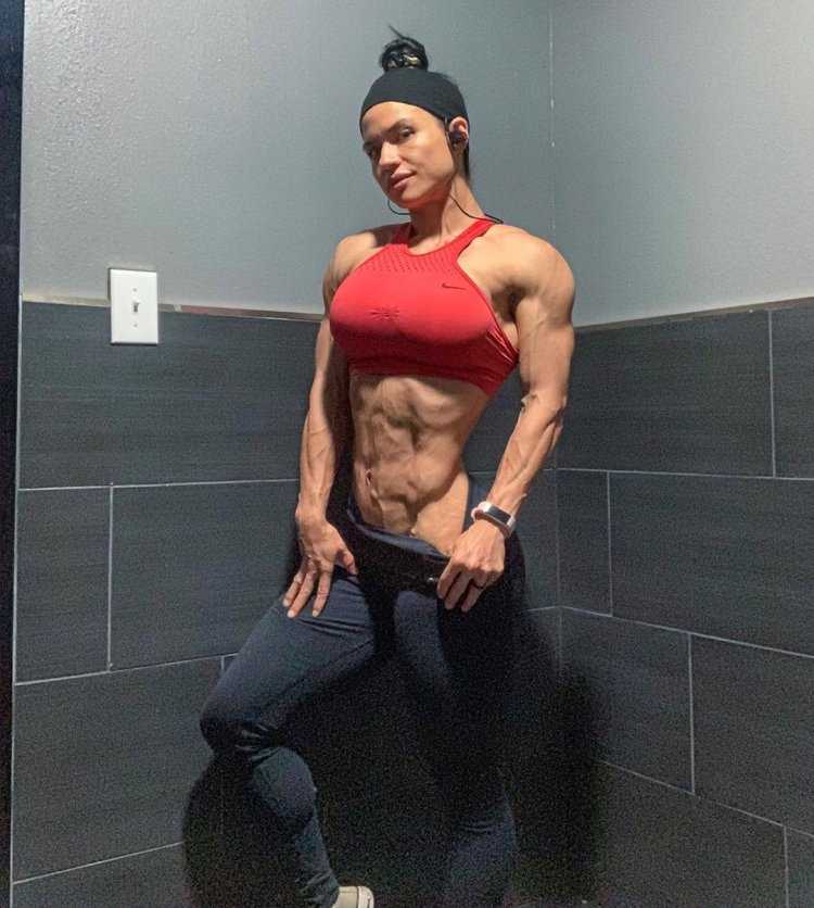 Бодибилдерша Kristy Enos Jenna