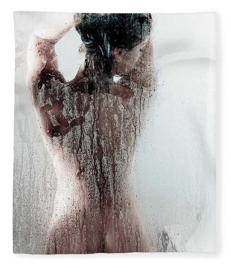 Женщины в душевой