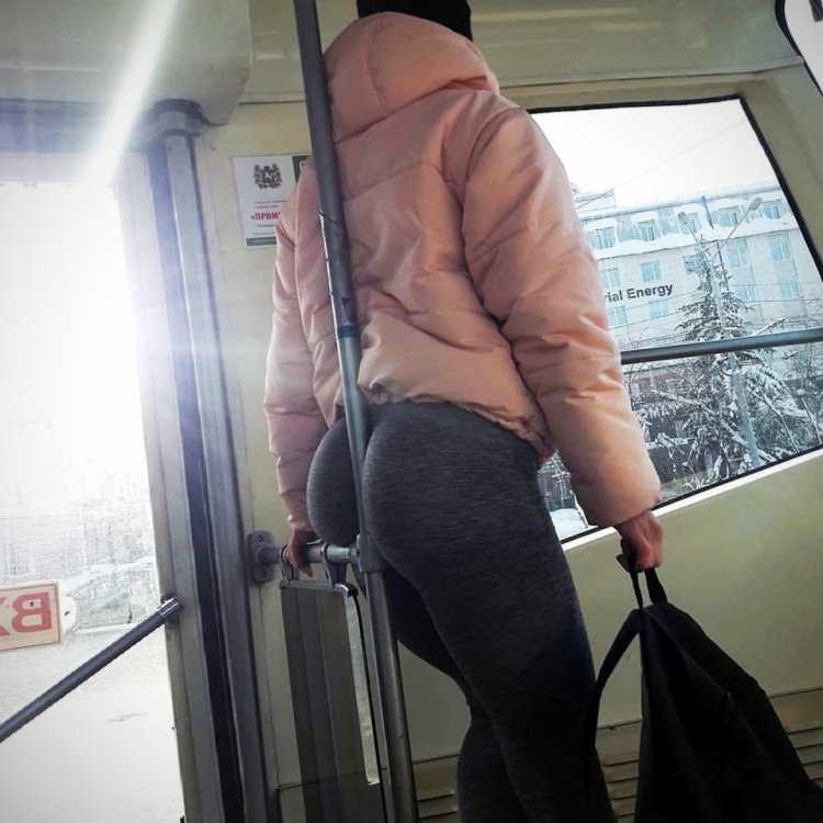 Попы в общественном транспорте