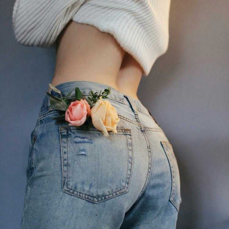 Фотосессия цветы в джинсах