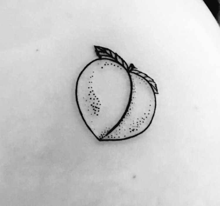 Тату персик маленький
