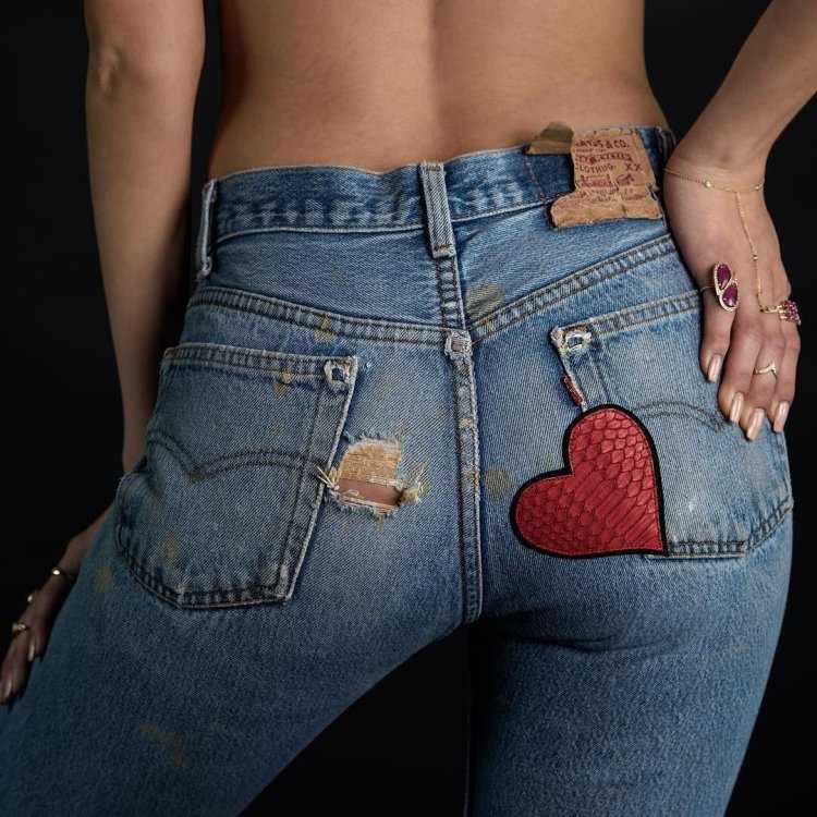 Заплатка на джинсы на попе