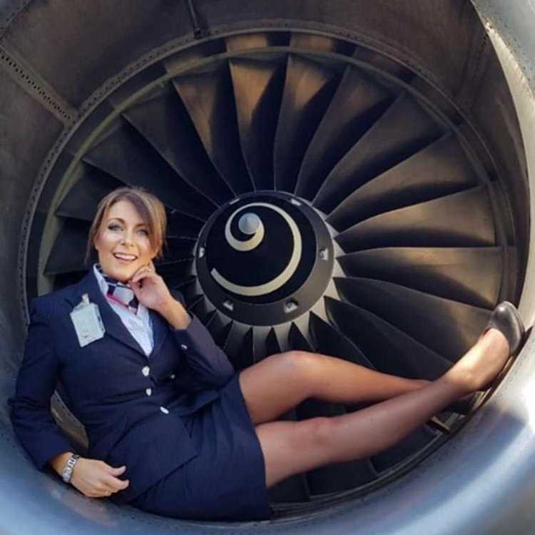 Рианнон Райдер стюардесса