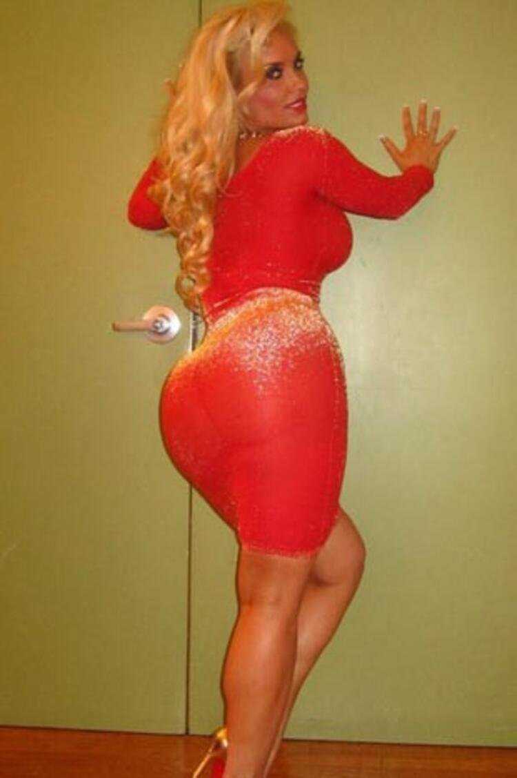 Neiva Mara в джинсах