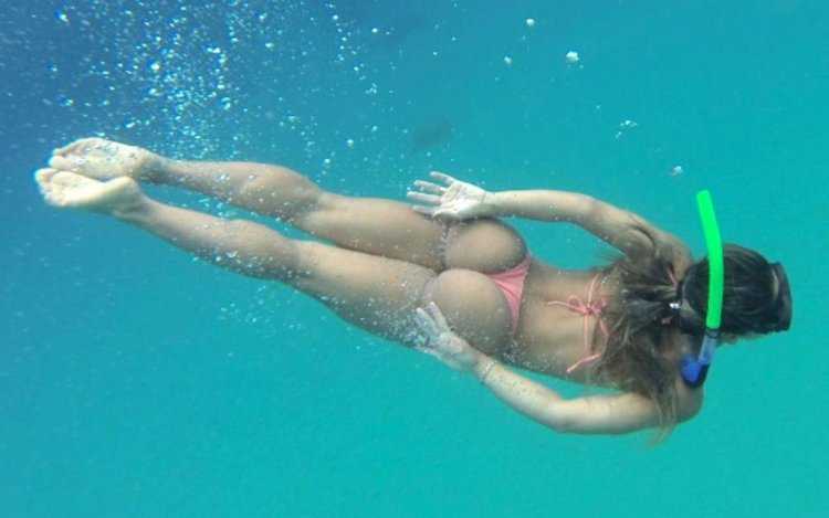 Под водой без купальника