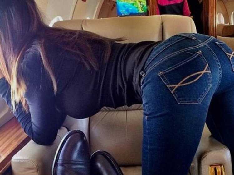 Большие ягодицы девушек в джинса с молнией с зади14 лет в школе