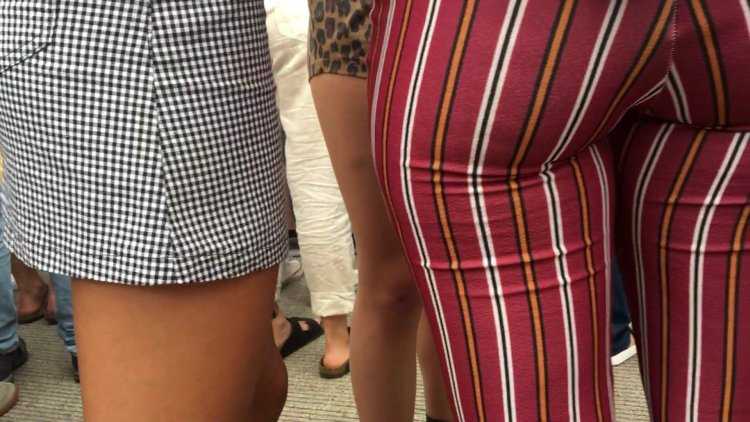 Жопа в полосатых штанах11