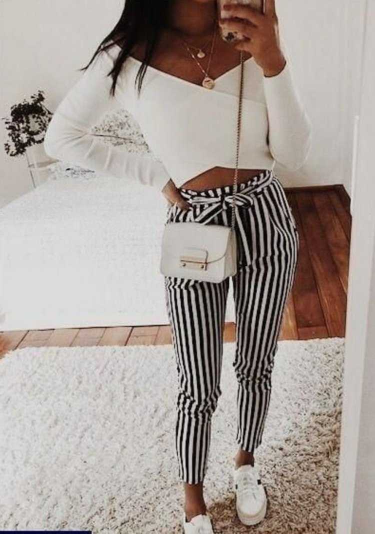 Жопа в полосатых штанах58