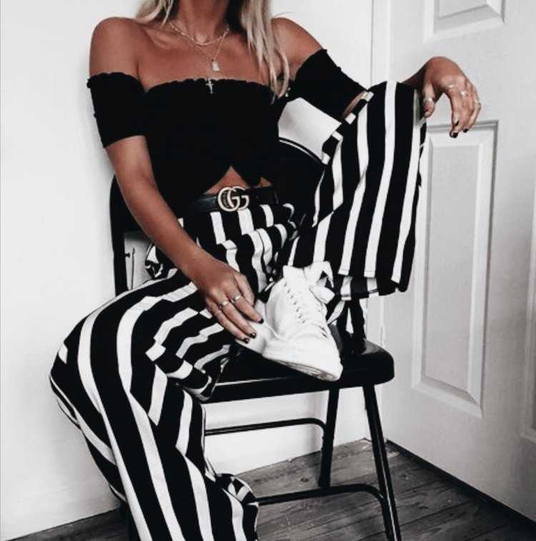 Жопа в полосатых штанах9