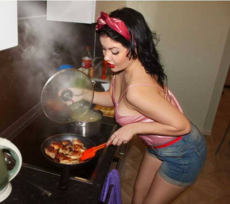 Прикольная фотосессия на кухне