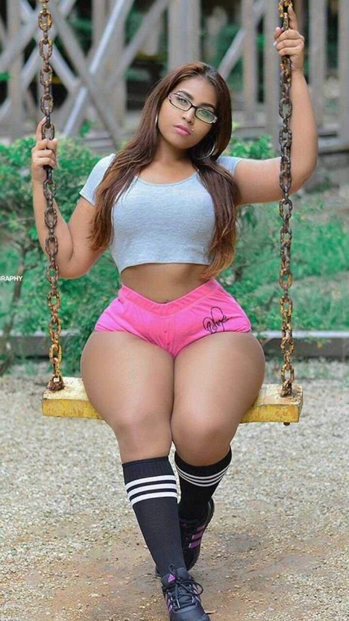 Amy Elizabeth Jackson бедра