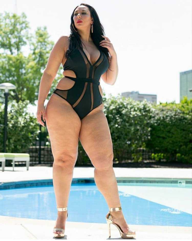 Памела Медина плюс сайз