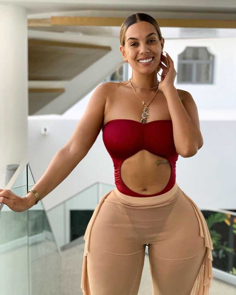 Amirah Dyme в купальнике