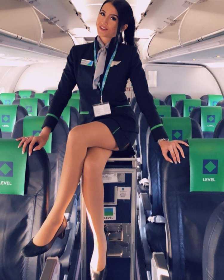 Claire Castel бортпроводница