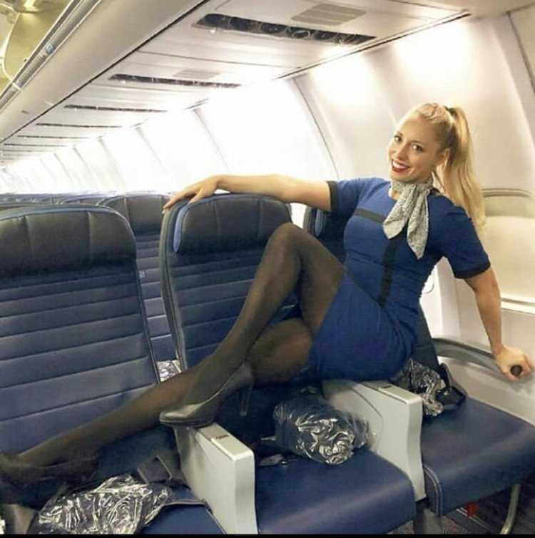 Ebony стюардесса