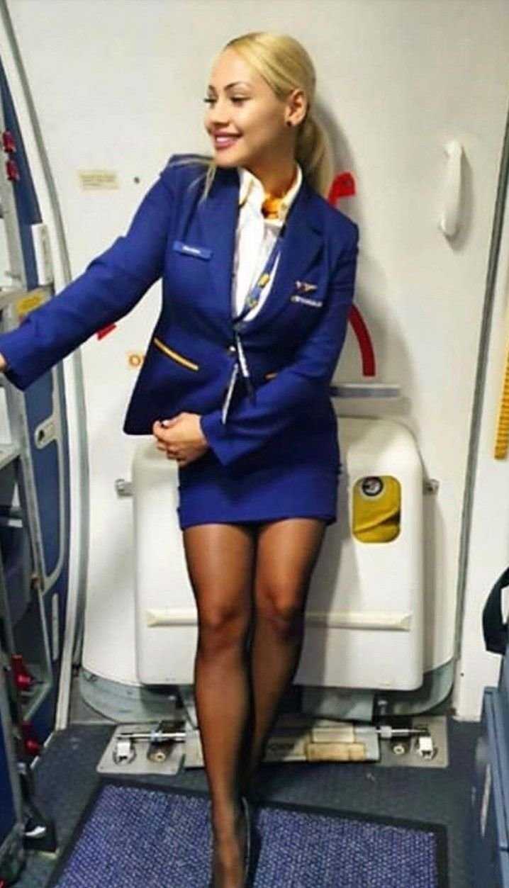 Даника Коллинз стюардесса