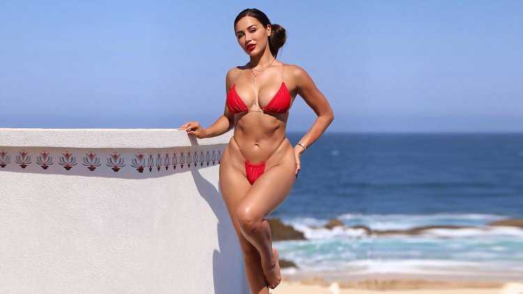 Ana Cheri в купальнике