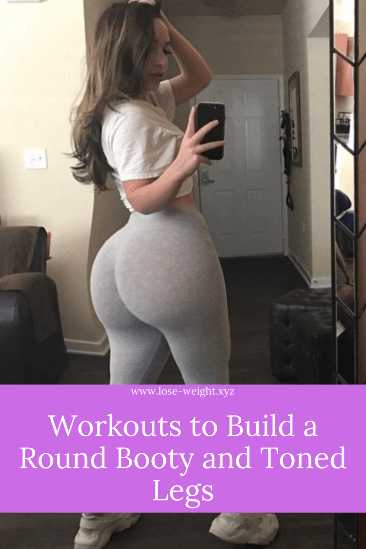 Жопастая девушка в спортивных штанах