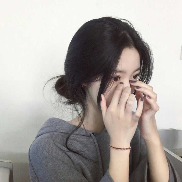 Грустная кореянка