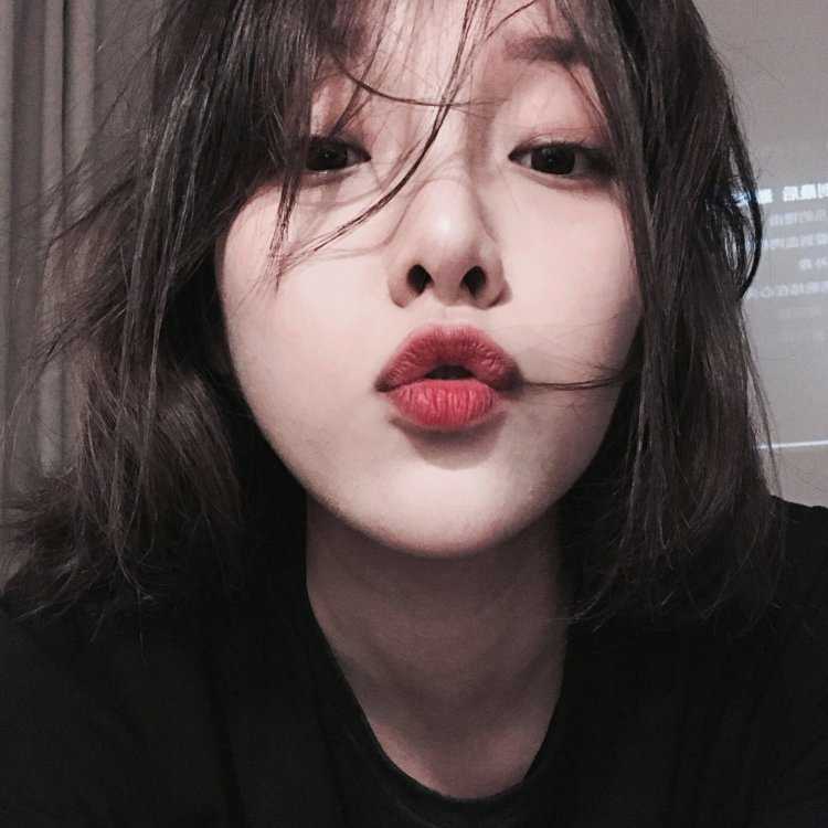 Кореянка с заплаканным лицом