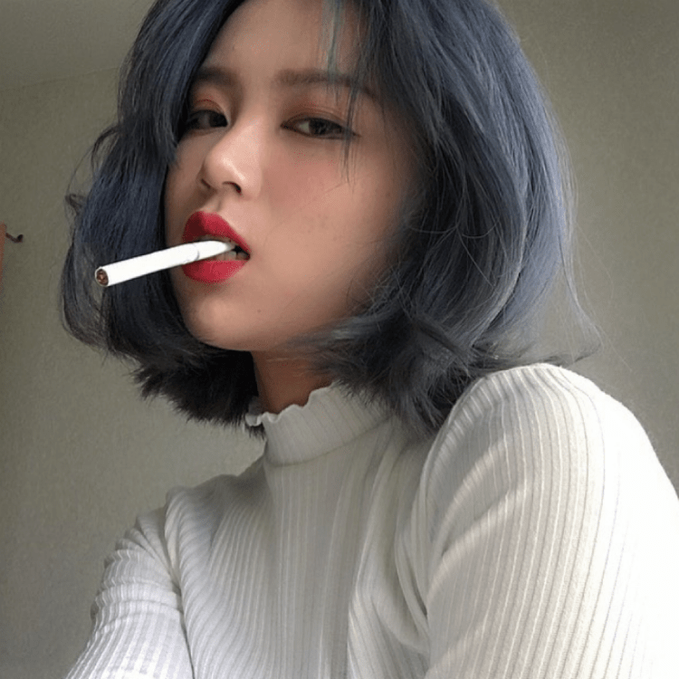 Корейские девушки с сигаретой