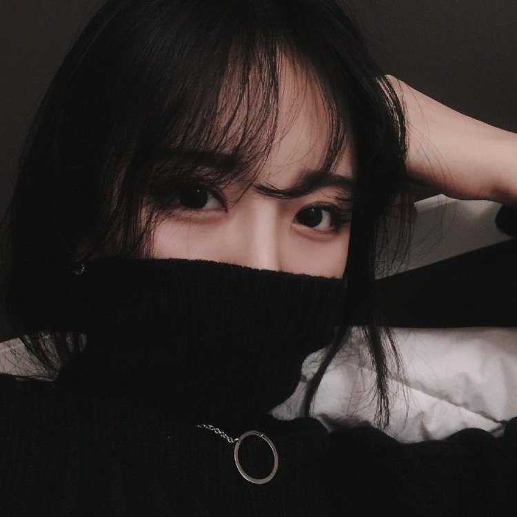 Кореянка в маске