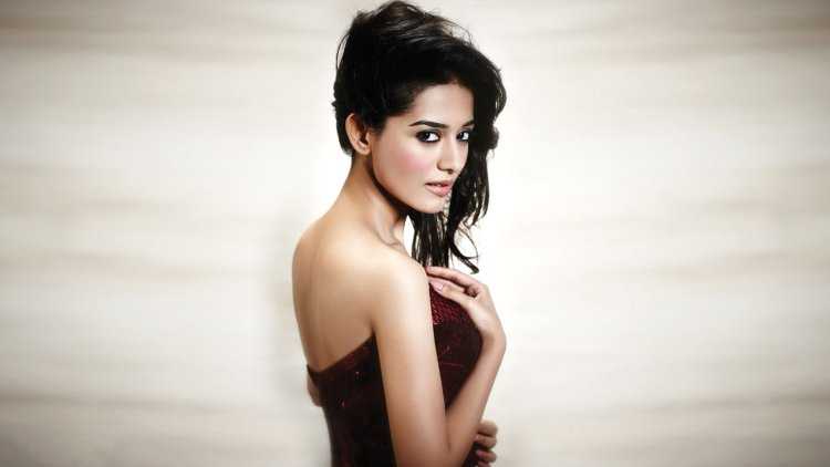 Amrita Rao , фон