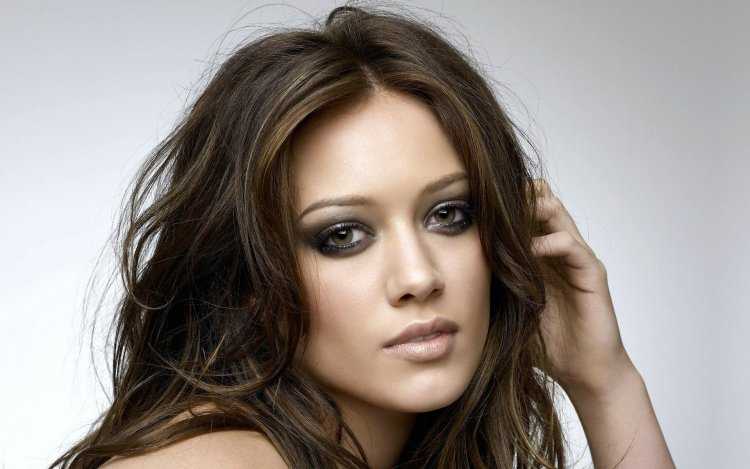 Хилари Дафф брюнетка