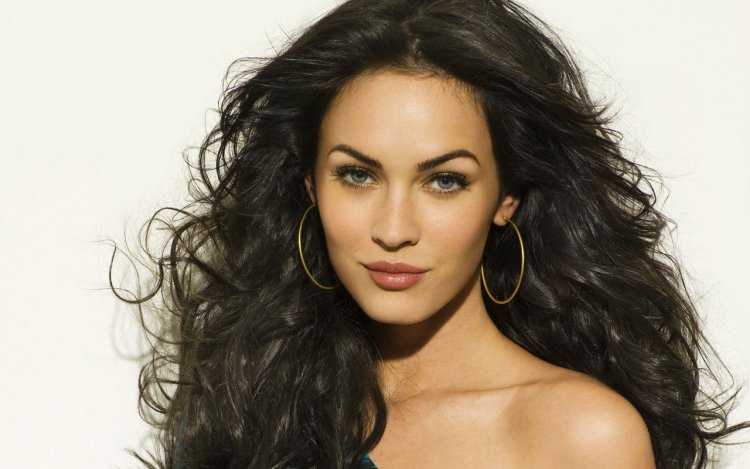 Меган Фокс с волнистыми волосами