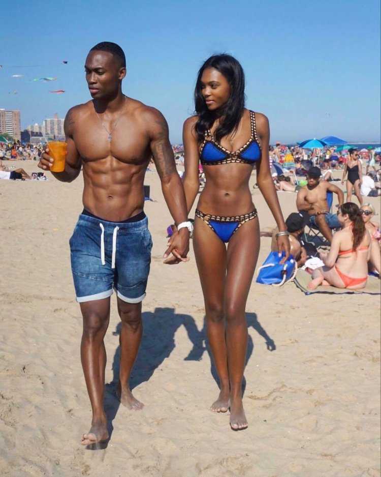 Пышные негритянки в купальниках