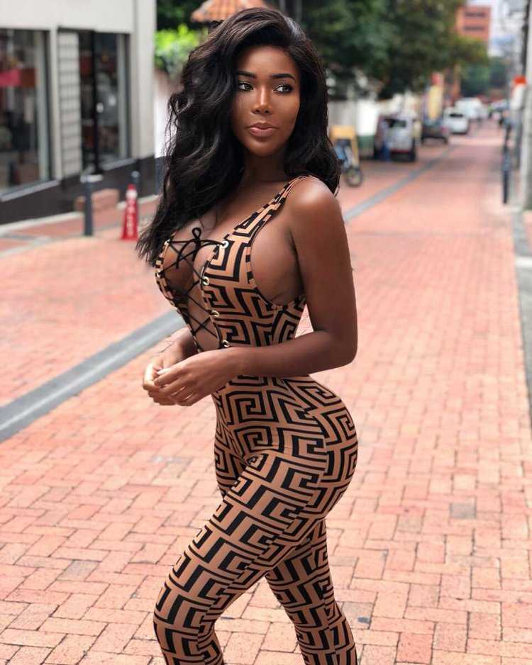 Темнокожие женщины ступни