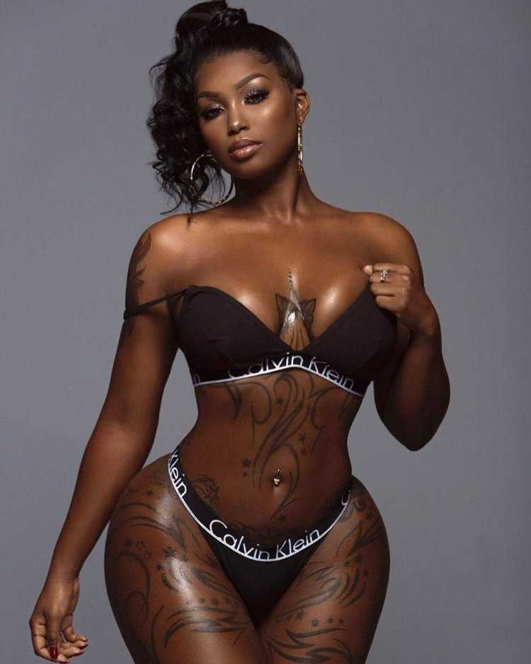 Стопы чернокожих женщин