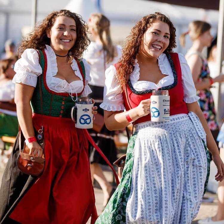 Дирндль официант Октоберфест