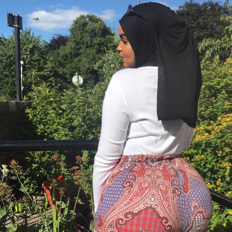 Сандра Арабиан в хиджабе