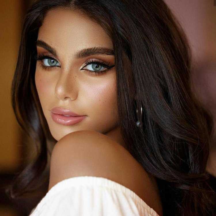 Грузинка с голубыми глазами