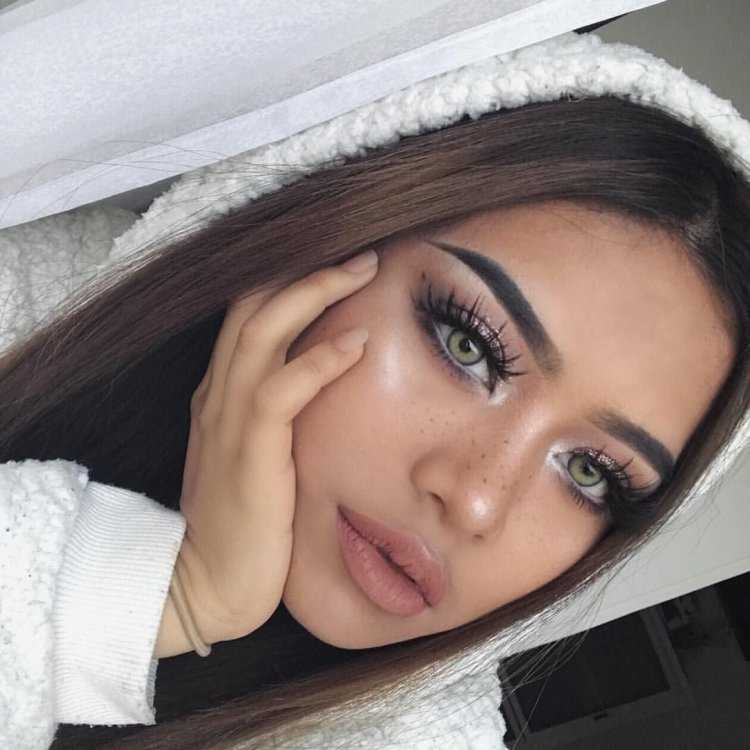 Армянские брови у девушек