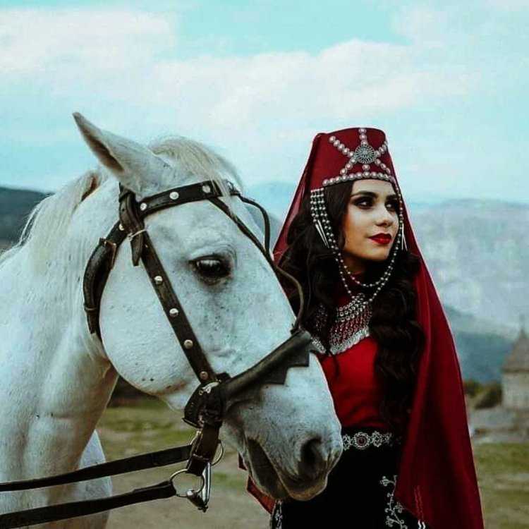 Тараз армянский национальный костюм