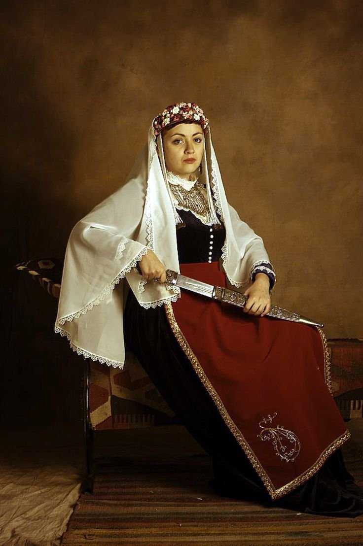 Армянский национальный костюм Карин