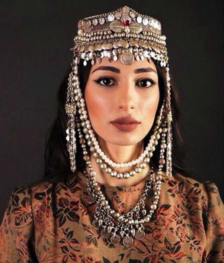 Армянский национальный костюм Сюник