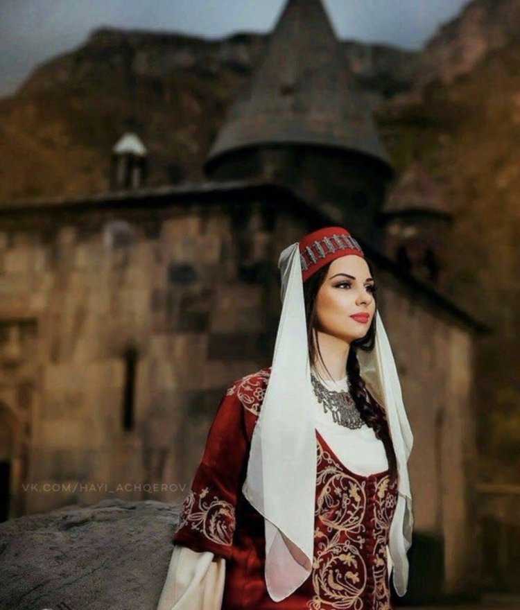 Армянка в национальной одежде9