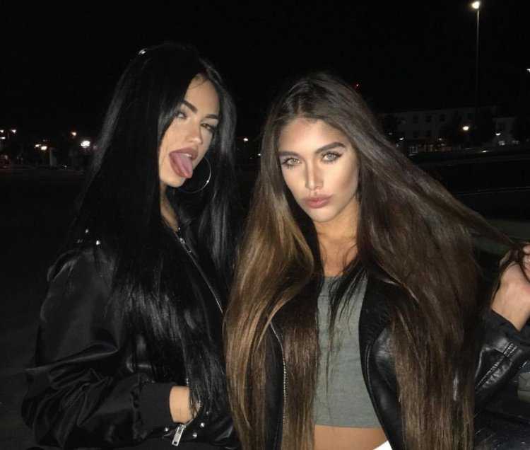 Подруги с темными волосами